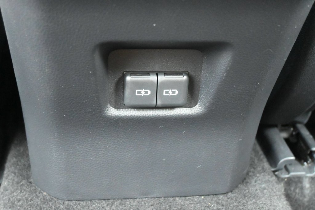 Used 2022 Toyota RAV4 XLE w/ Convenience Package FWD image 17
