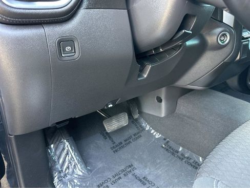 Used 2021 Chevrolet Silverado 1500 RST image 32