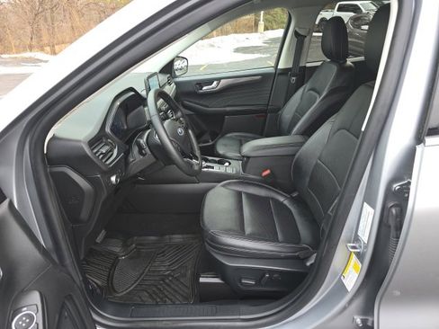 Certified 2022 Ford Escape Titanium image 4