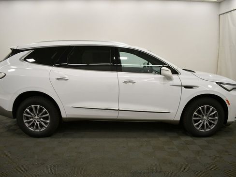 Used 2024 Buick Enclave Premium image 9
