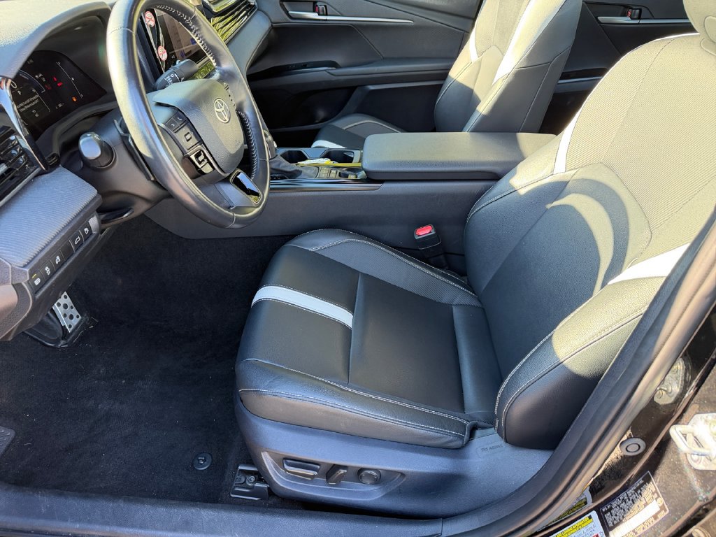 Used 2025 Toyota Camry Hybrid FWD image 19