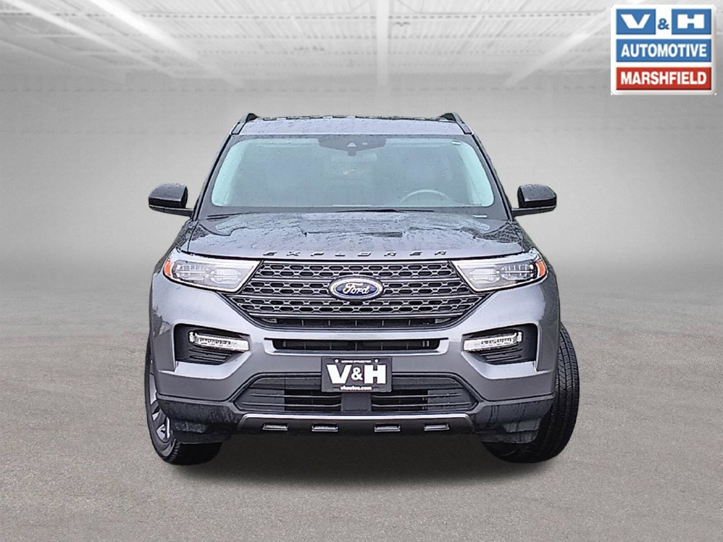 Used 2024 Ford Explorer XLT w/ Equipment Group 202A AWD/4WD image 30