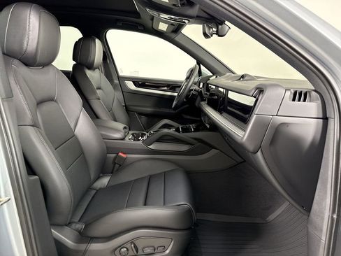 New 2026 Porsche Cayenne image 24