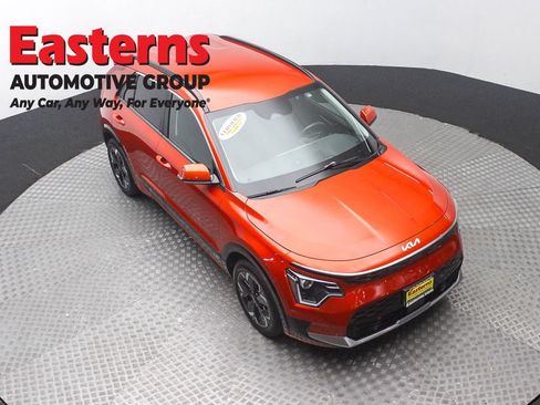 Used 2023 Kia Niro Wind w/ Wind Preserve Package FWD image 3