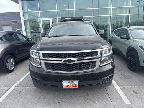 Used 2018 Chevrolet Suburban LT w/ Luxury Package image 2