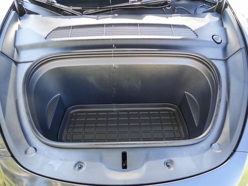 Used 2024 Tesla Model Y Long Range AWD/4WD image 25