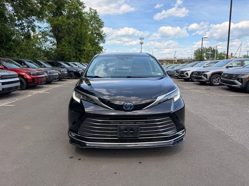 Used 2022 Toyota Sienna Limited AWD/4WD image 9
