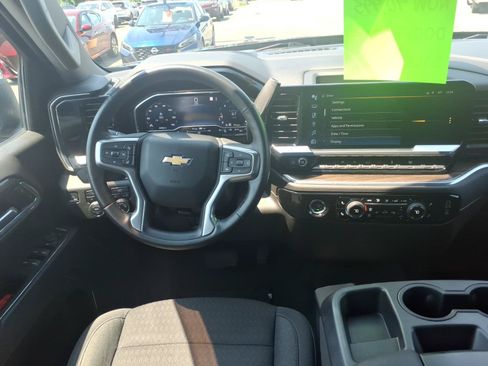 Used 2023 Chevrolet Silverado 1500 LT AWD/4WD image 9