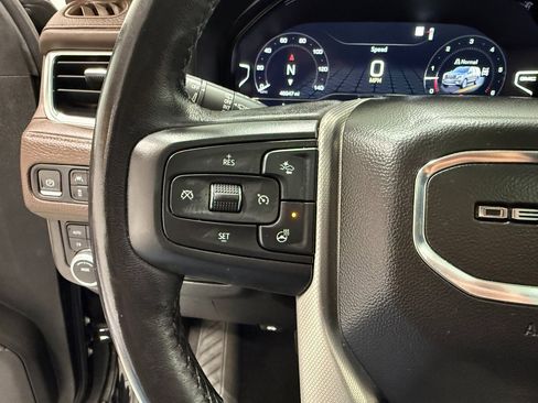 Used 2022 GMC Yukon XL Denali w/ Denali Premium Package image 19