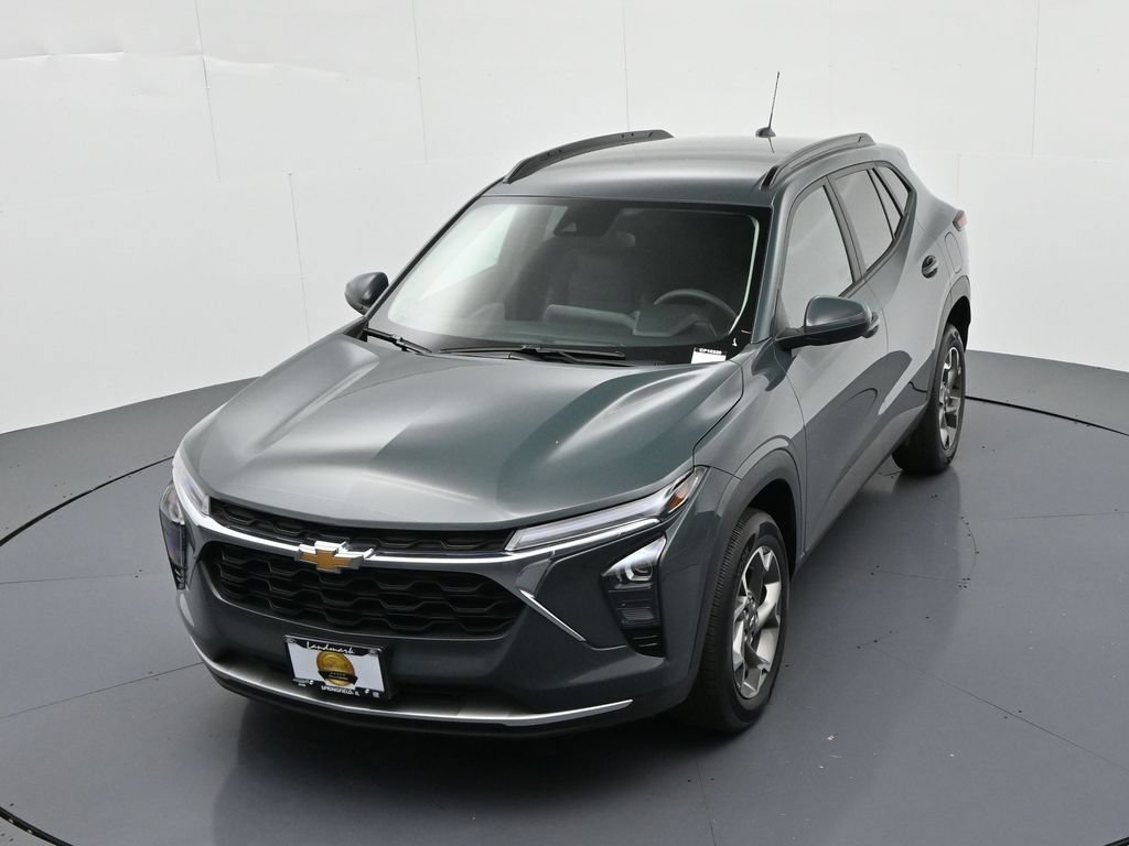 Used 2025 Chevrolet Trax LT FWD image 17
