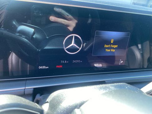 Used 2024 Mercedes-Benz GLE 450e 4MATIC image 7