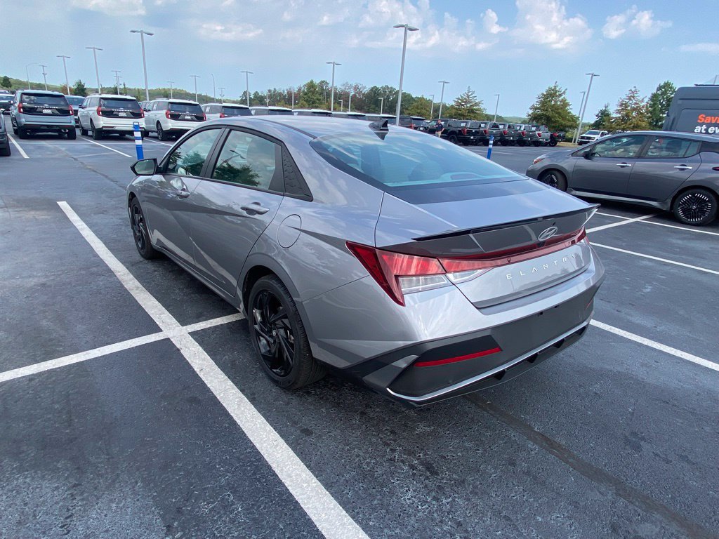 Used 2026 Hyundai Elantra Sport FWD image 5