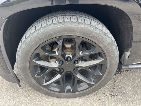 Used 2015 Cadillac Escalade Premium image 36