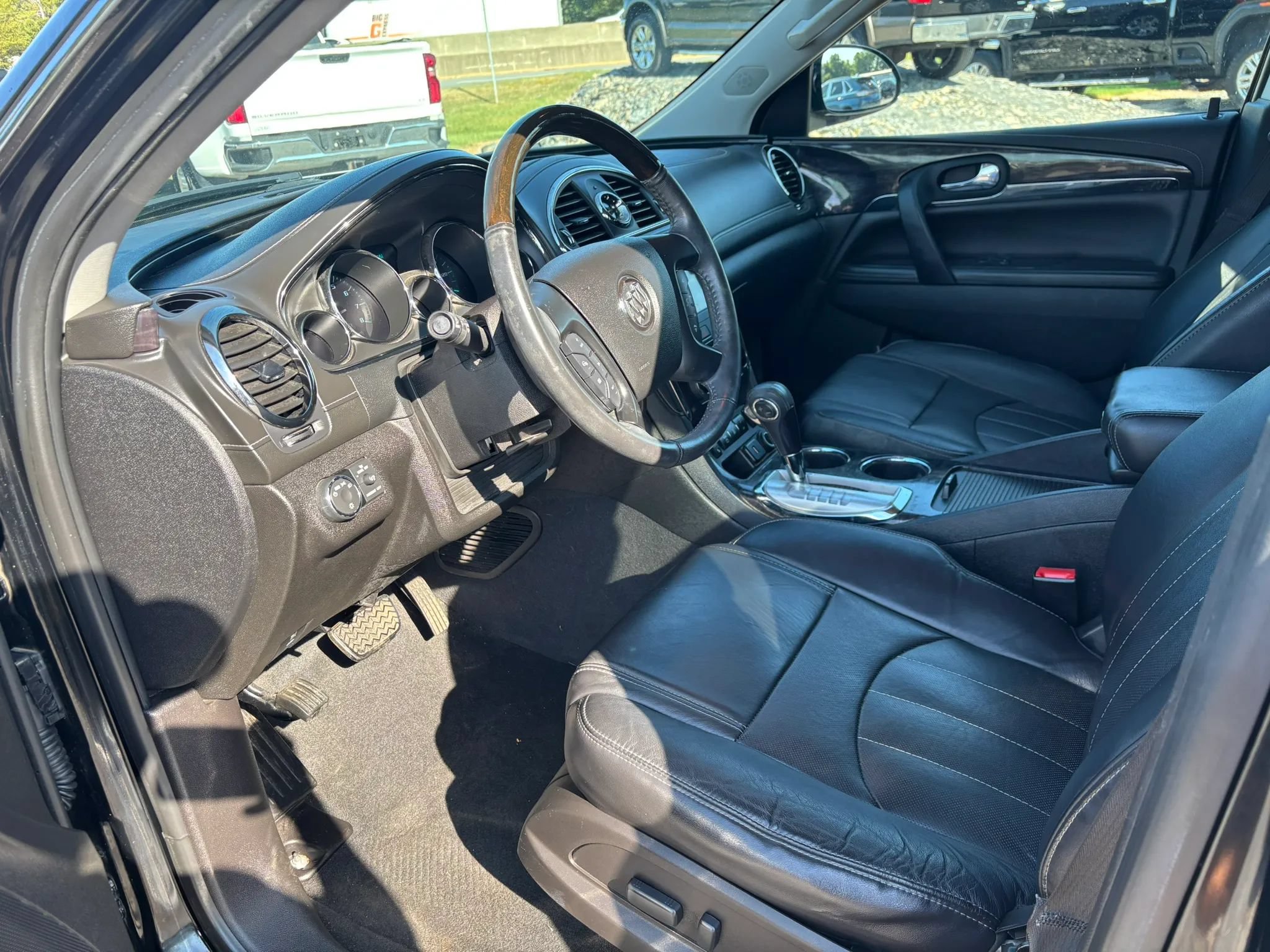 Used 2017 Buick Enclave Leather FWD image 11