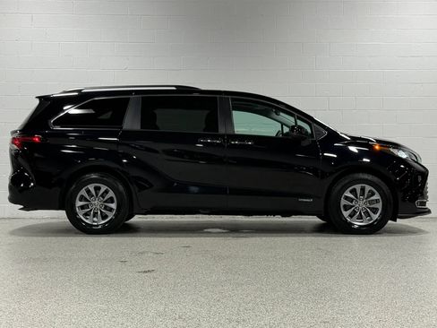 Used 2021 Toyota Sienna XLE FWD image 5