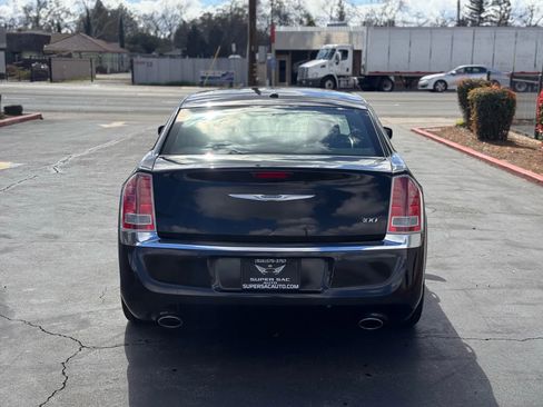 Used 2014 Chrysler 300 C w/ Driver Convenience Group RWD image 5
