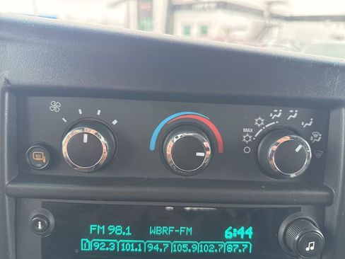 Used 2024 GMC Savana 2500 w/ Driver Convenience Package image 18