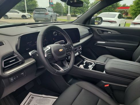 Used 2025 Chevrolet Traverse LT w/ Driver Confidence Package FWD image 10