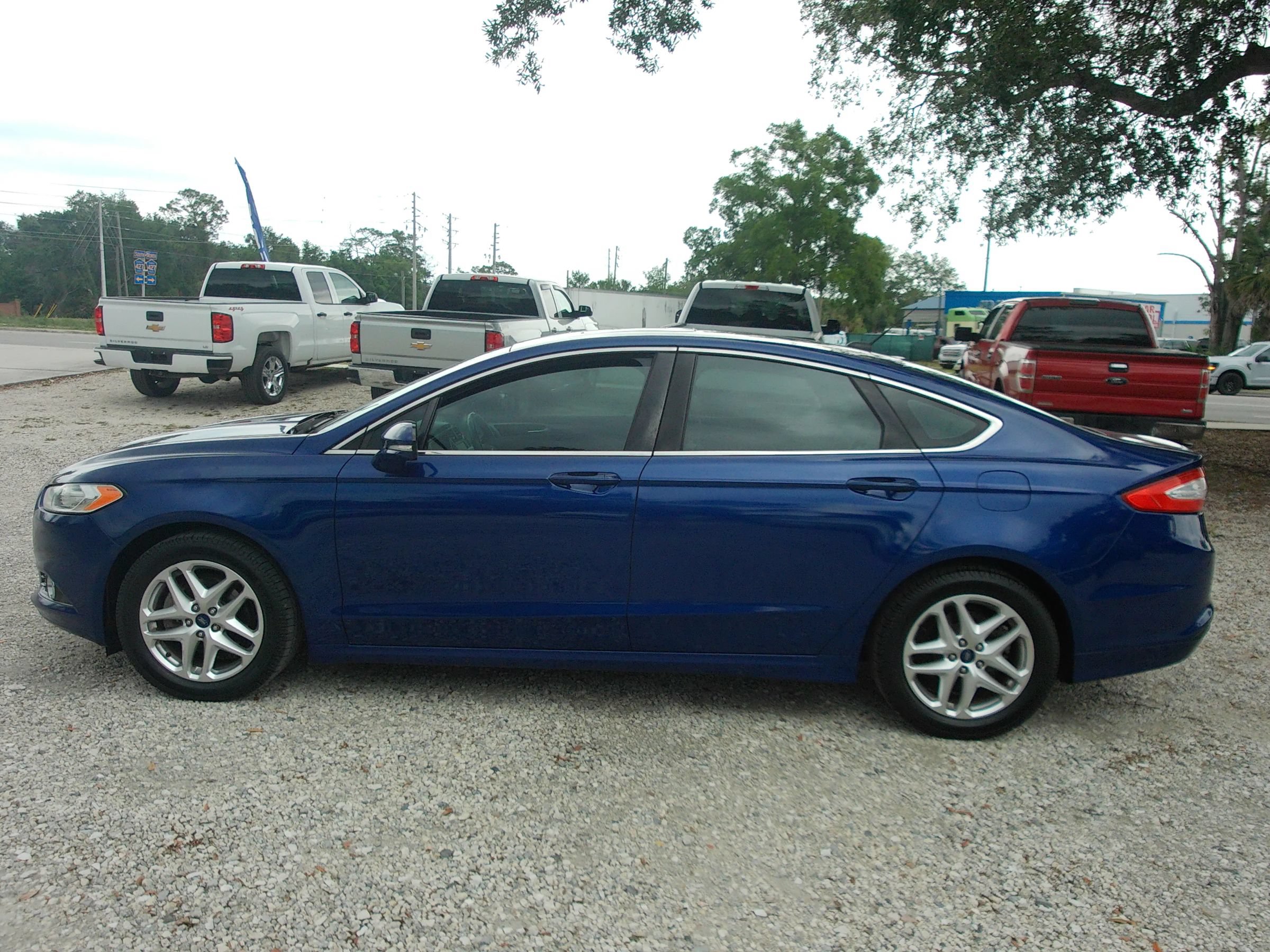 Used 2013 Ford Fusion SE FWD image 9
