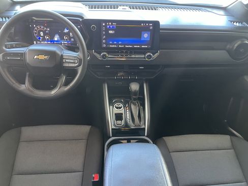 Used 2025 Chevrolet Colorado W/T AWD/4WD image 13