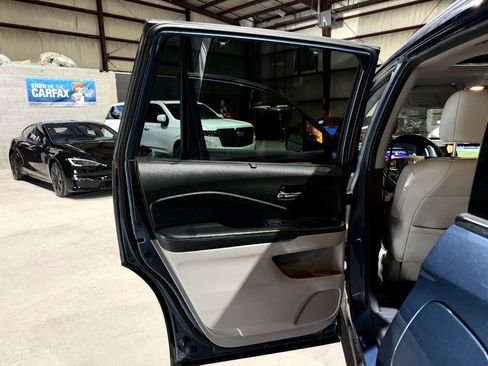 Used 2019 Honda Pilot Touring image 15