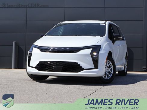 New 2027 Chrysler Pacifica Select FWD image 1