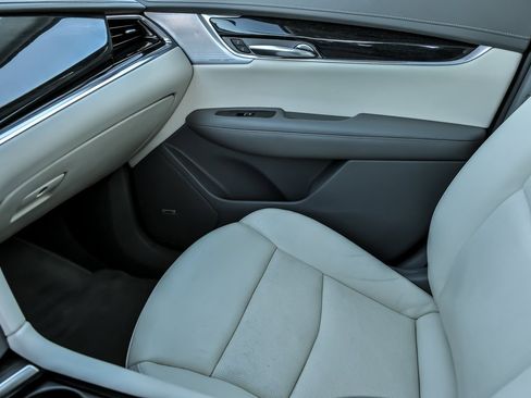 Used 2023 Cadillac XT6 Premium Luxury w/ Technology Package image 27