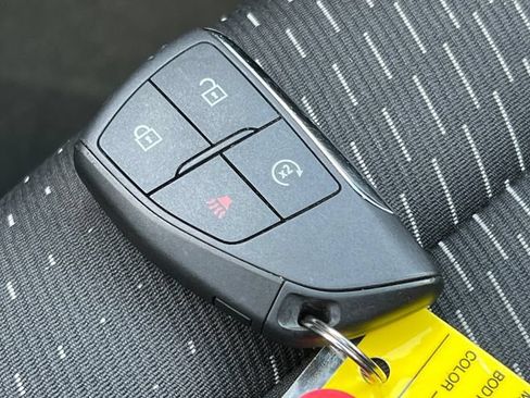Used 2025 Chevrolet Equinox LT w/ Safety and Technology Package FWD image 24