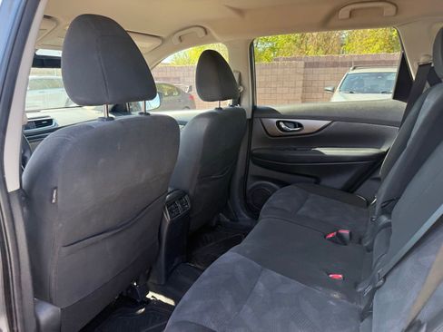 Used 2016 Nissan Rogue SV FWD image 11