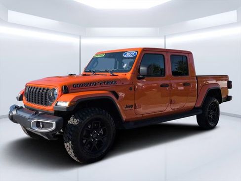 Used 2025 Jeep Gladiator Sport AWD/4WD image 7