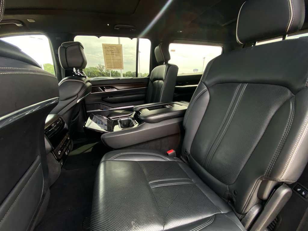 Used 2023 Jeep Grand Wagoneer Series II AWD/4WD image 11
