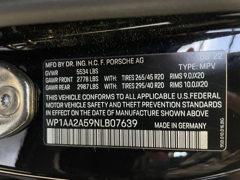 Used 2022 Porsche Macan image 32