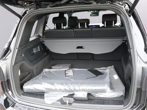 New 2025 Mercedes-Benz GLB 250 4MATIC image 17