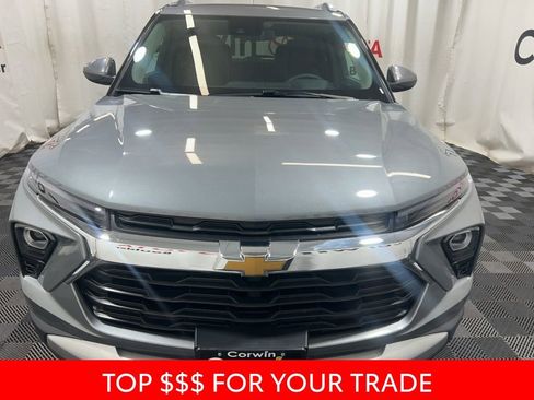Used 2025 Chevrolet TrailBlazer LT w/ Driver Confidence Package image 2
