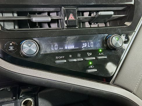 Used 2024 Toyota Camry SE image 23