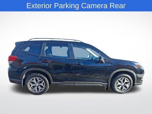 Used 2023 Subaru Forester Premium image 9