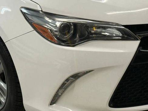 Used 2017 Toyota Camry SE FWD image 4