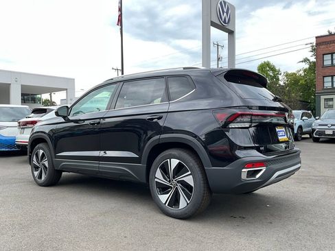New 2025 Volkswagen Taos SE image 5