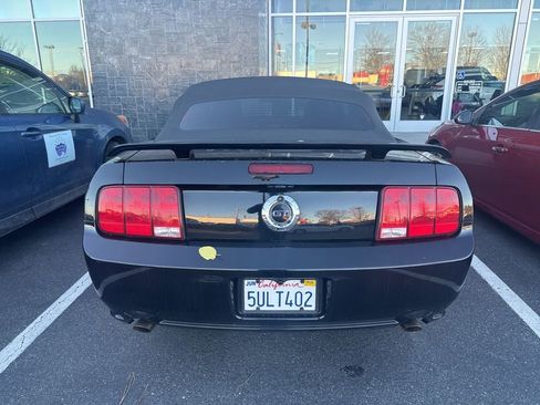 Used 2006 Ford Mustang GT image 3