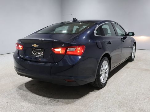 Used 2017 Chevrolet Malibu LT image 2