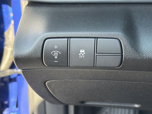 Used 2025 Hyundai Elantra SEL FWD image 25