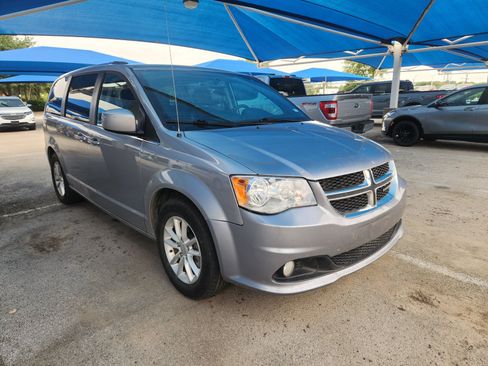 Used 2018 Dodge Grand Caravan SXT FWD image 1