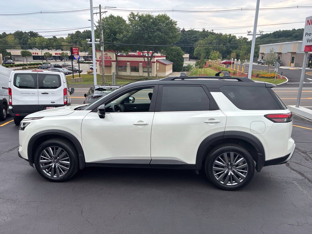 Certified 2024 Nissan Pathfinder SL w/ SL Premium Package AWD/4WD image 4