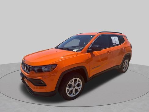 Used 2026 Jeep Compass Latitude AWD/4WD image 8