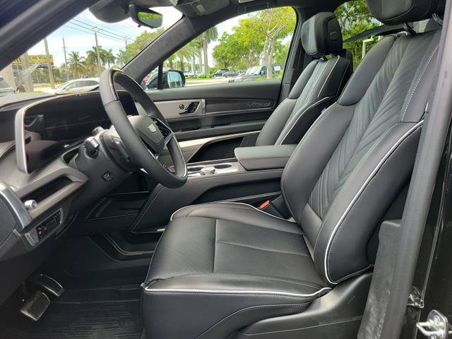 Certified 2026 Cadillac Vistiq Platinum w/ LPO, Floor Liner Package AWD/4WD image 13
