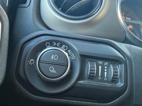 Used 2021 Jeep Gladiator Willys image 15