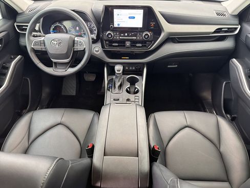 Used 2024 Toyota Highlander XLE FWD image 15