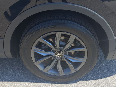 Used 2023 Volkswagen Tiguan SE FWD image 34