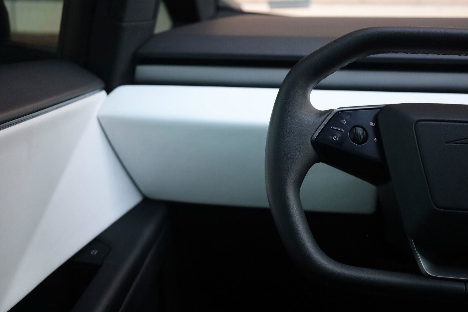 Used 2024 Tesla Cybertruck AWD Crew Cab image 34