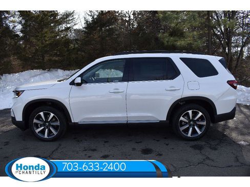New 2025 Honda Pilot Touring image 4